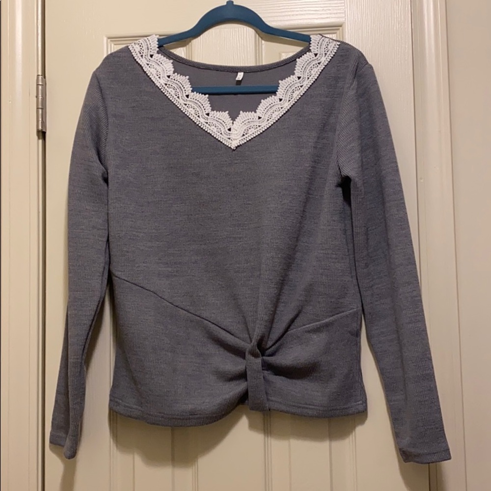 ✨Lace Trim Twisted Long Sleeve Sweater Size Small✨
